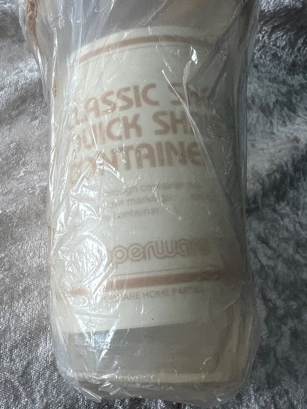 Tupperware Cream Stackable Snack Shaker Container - Picture 5 of 5